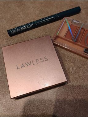 Bundle LAWLESS Compact Soft Blur Cream, Eyeshadow Pallet & Sparkle Eyeliner